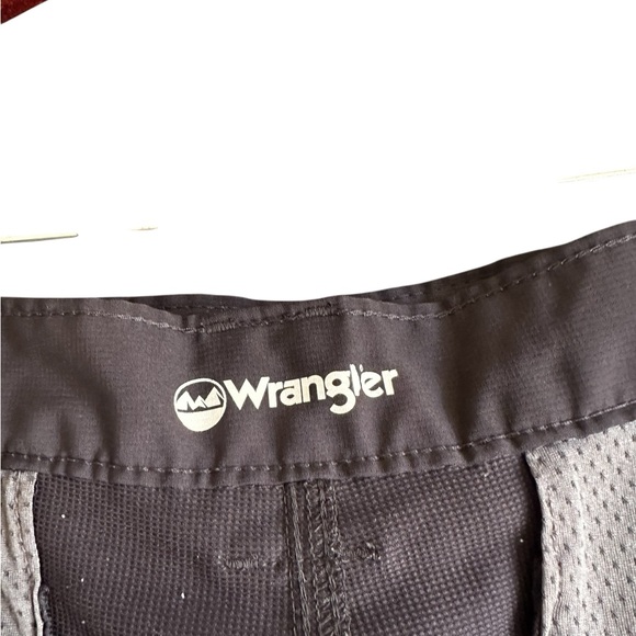 Wrangler Black Cargo Shorts Athletic Style - Picture 6 of 16
